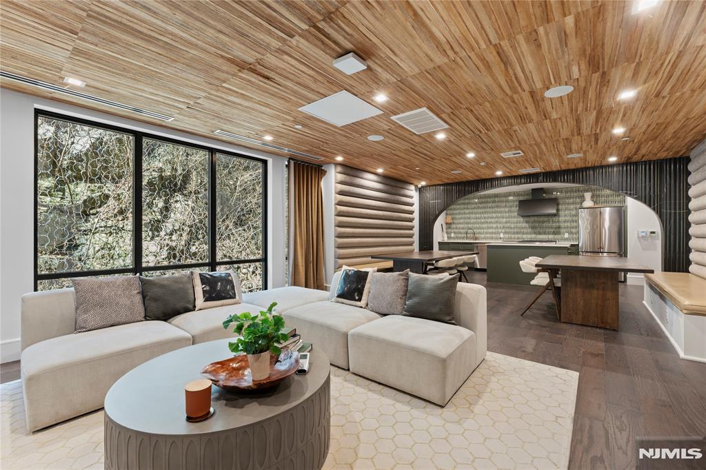 8701 Churchill Road 1401