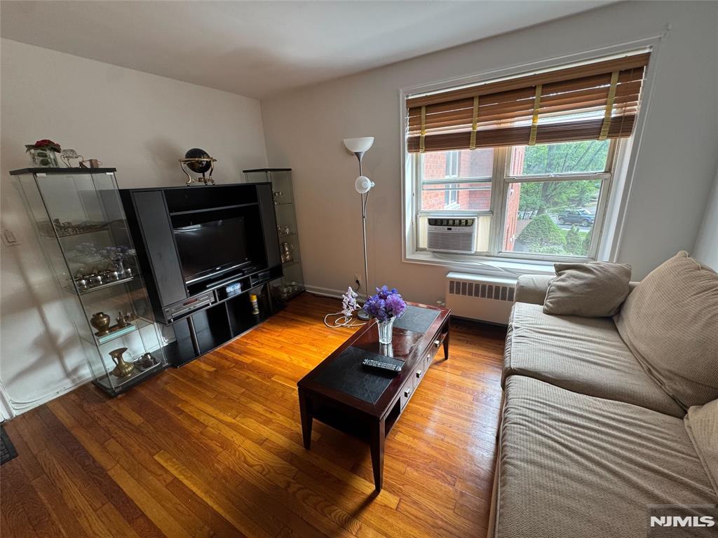 2320 Linwood Avenue 2D