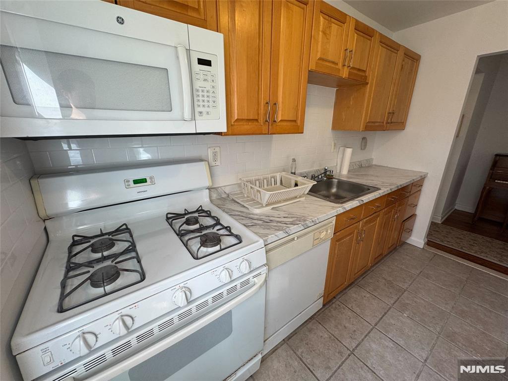 2320 Linwood Avenue 2D