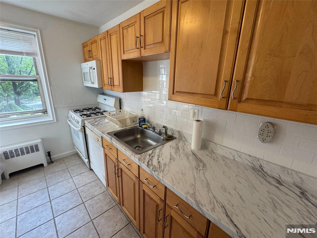 2320 Linwood Avenue 2D