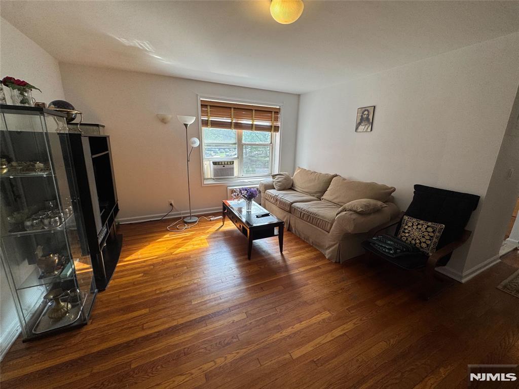 2320 Linwood Avenue 2D