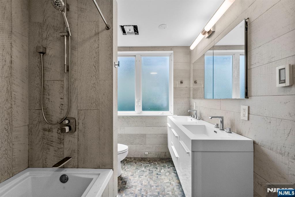 1083 Edgewood Lane A