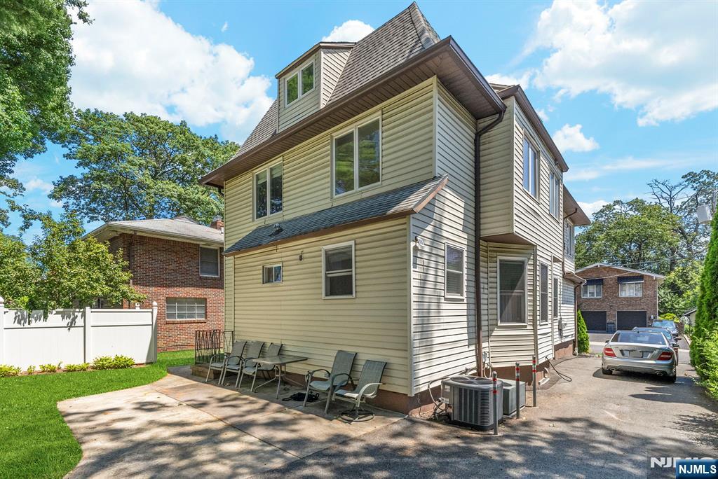 1083 Edgewood Lane A