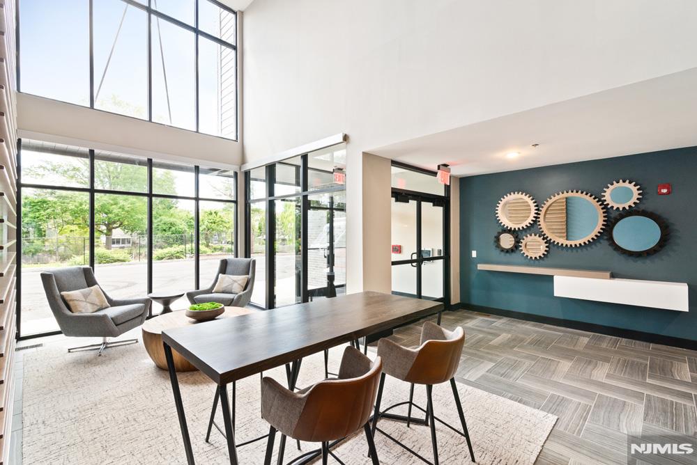 15 W Johnson Avenue 417