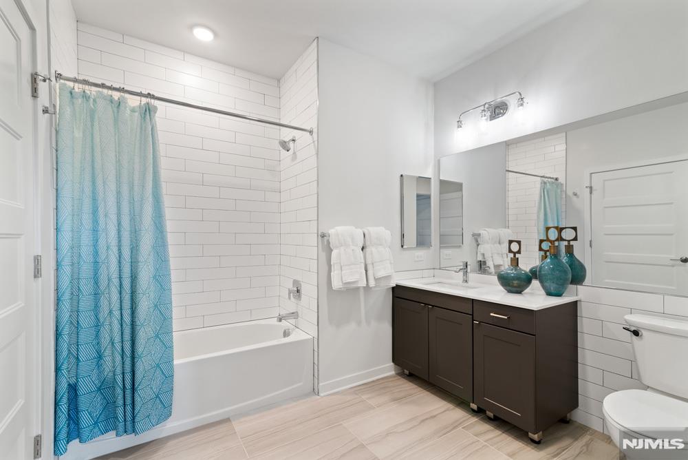 15 W Johnson Avenue 417