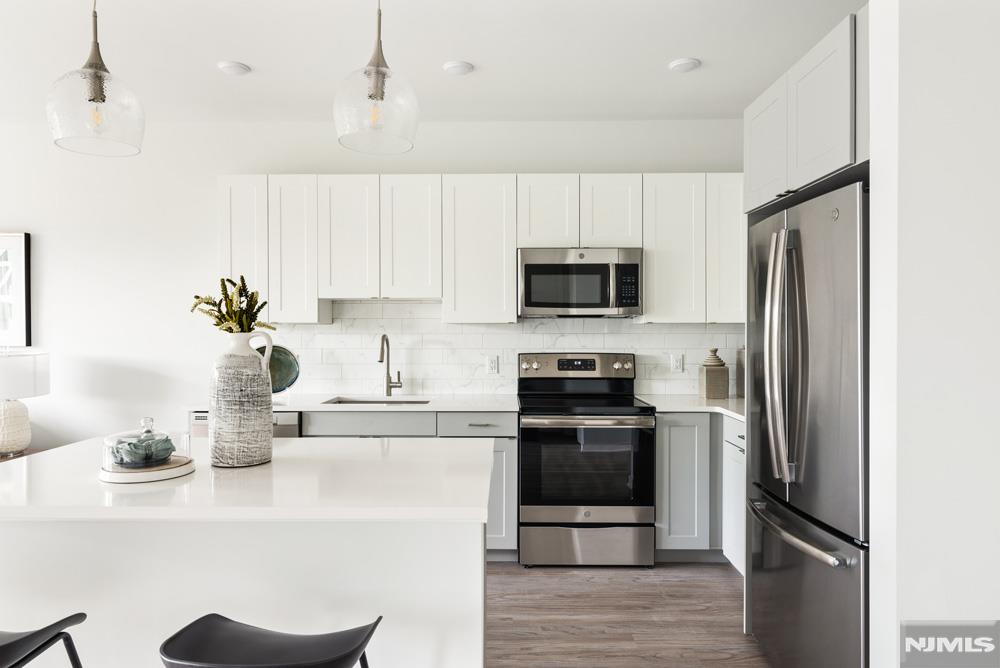 15 W Johnson Avenue 417