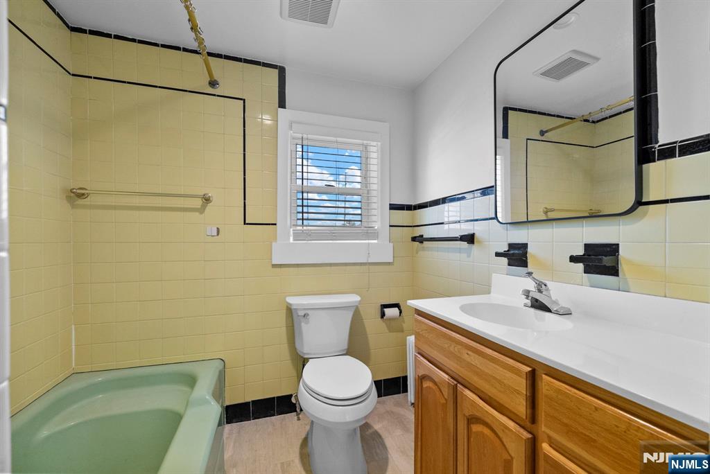 461 9th Street 2nd Floor