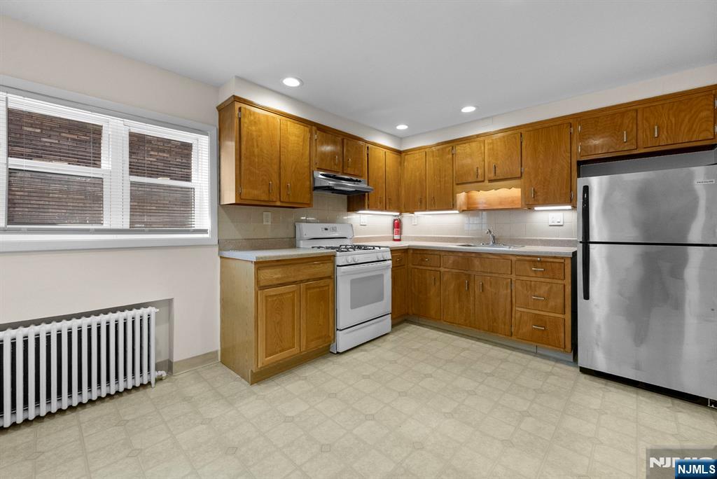 461 9th Street 2nd Floor