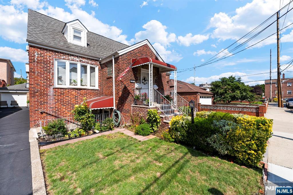 461 9th Street 2nd Floor