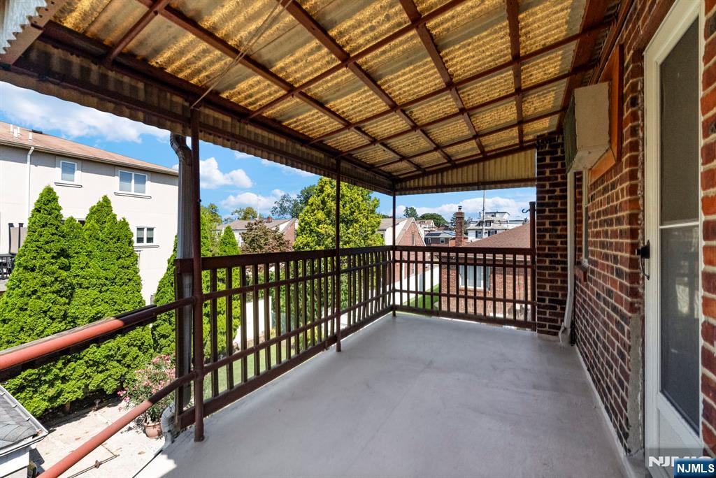 461 9th Street 2nd Floor