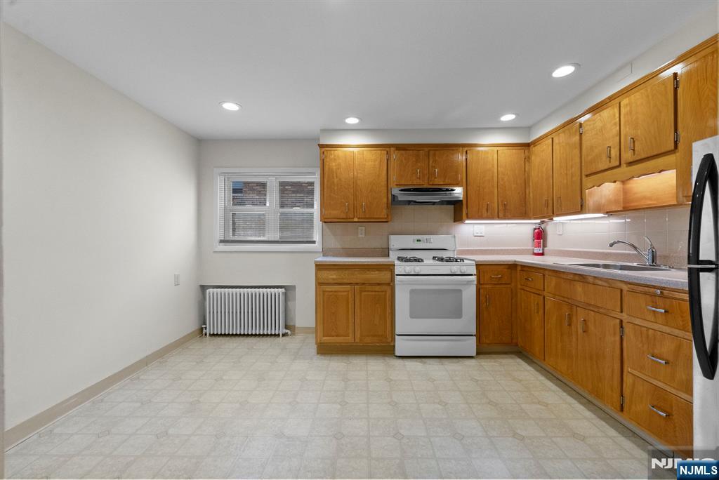 461 9th Street 2nd Floor