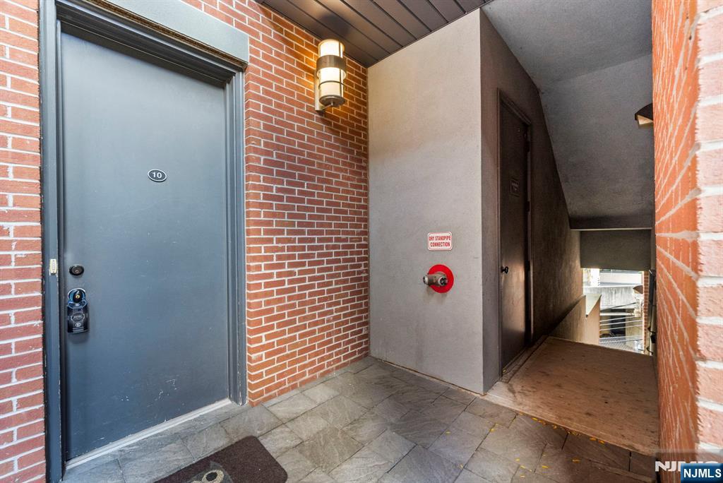 1600 Kaufer Lane 10