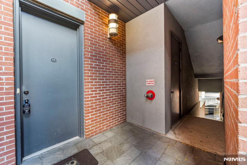 1600 Kaufer Lane 10