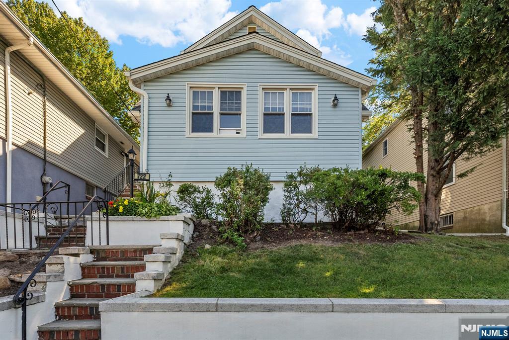 722 Stewart Street