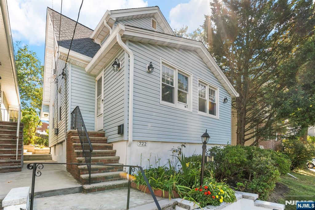 722 Stewart Street