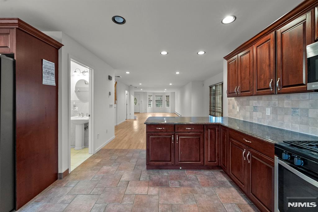28 Washington Avenue A