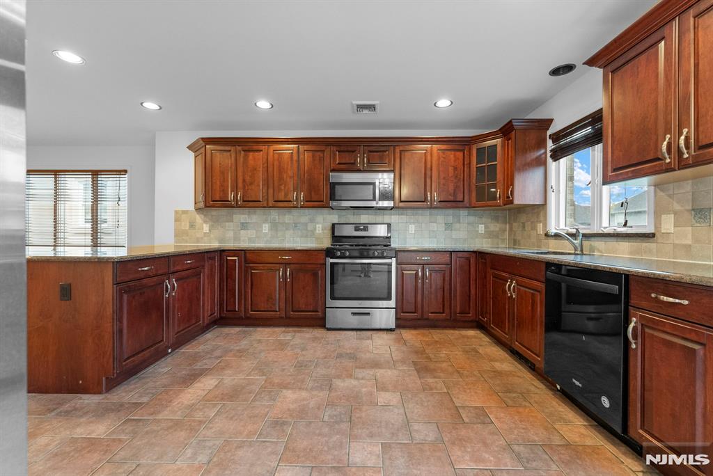 28 Washington Avenue A
