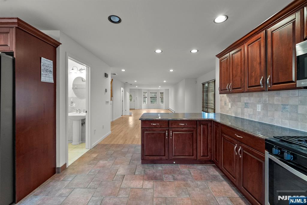 28 Washington Avenue A