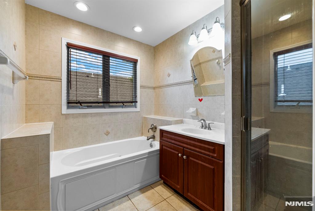 28 Washington Avenue A