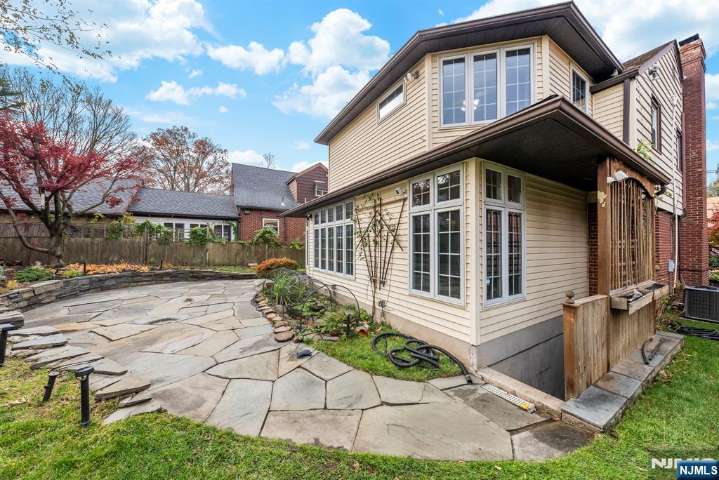 135 Hillcrest Avenue