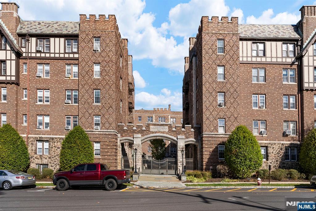 275 Engle Street F3