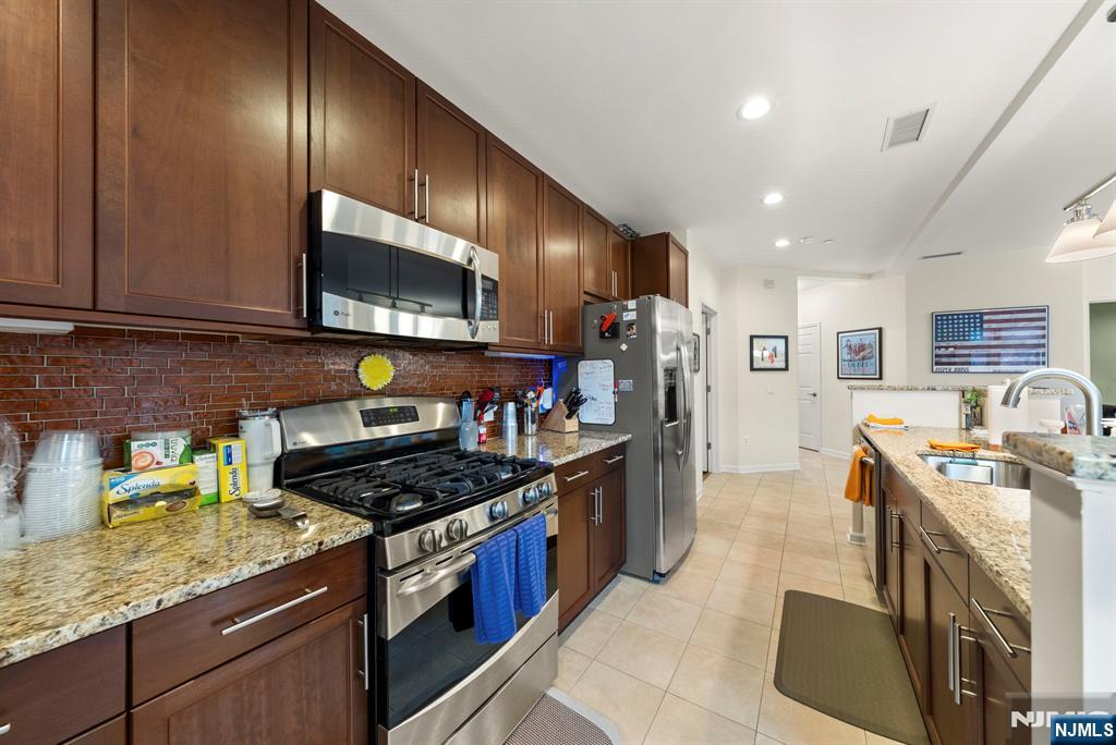 2219 Riverview Avenue 219