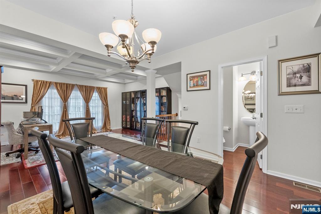 6 Creekside Court