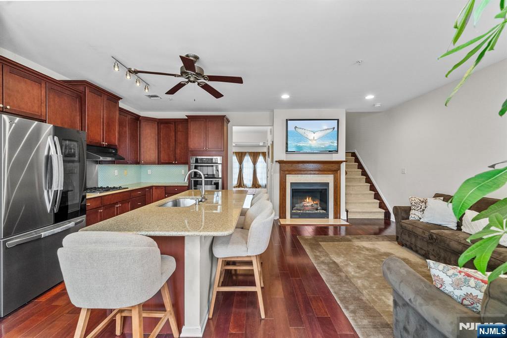 6 Creekside Court