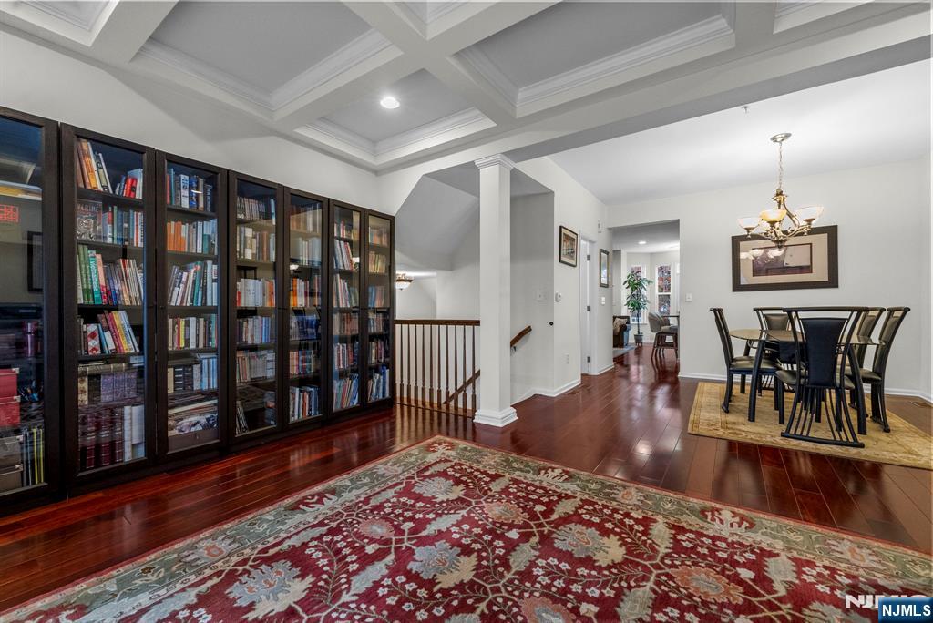 6 Creekside Court