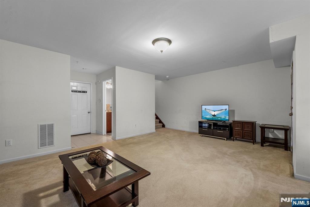 6 Creekside Court