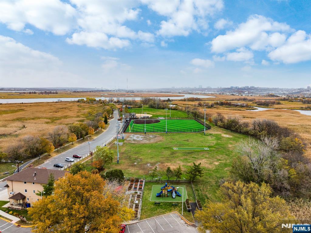 6 Creekside Court