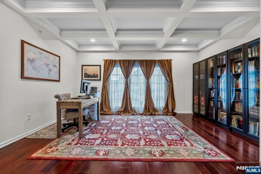 6 Creekside Court