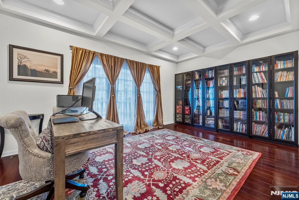 6 Creekside Court