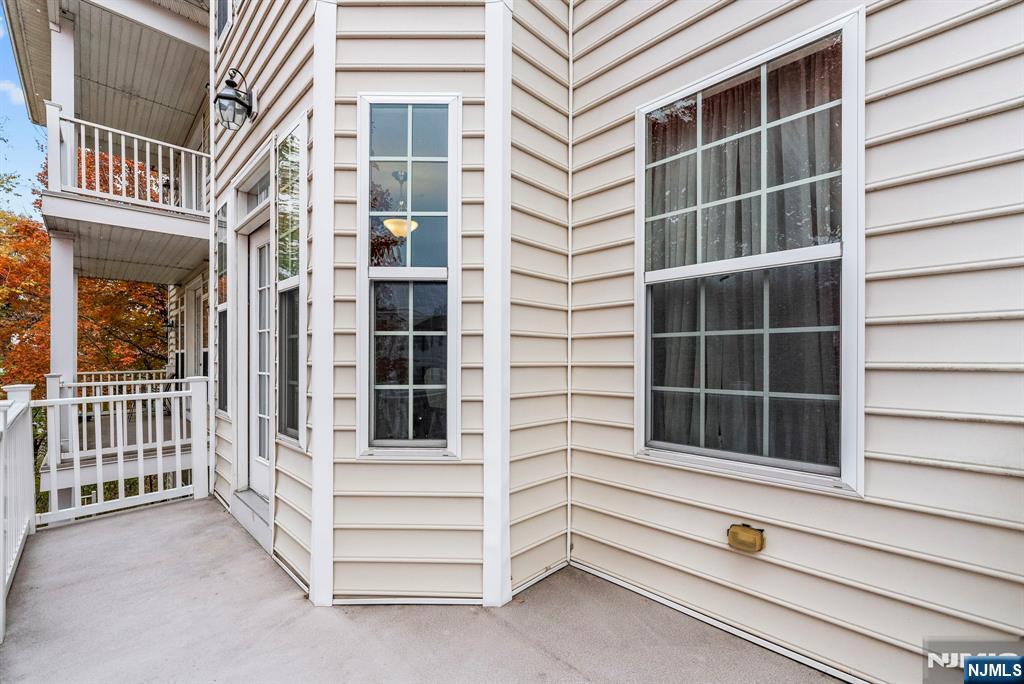 6 Creekside Court