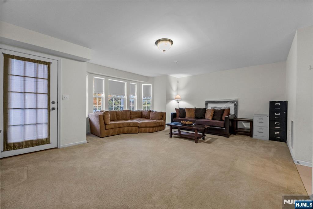 6 Creekside Court