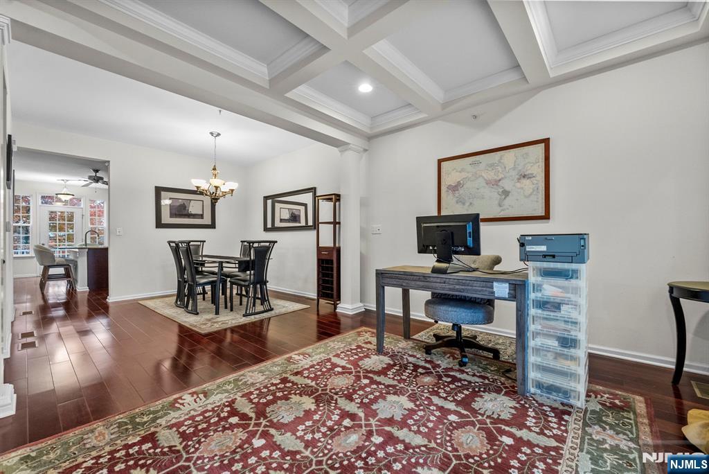 6 Creekside Court