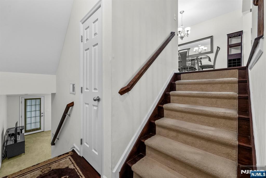6 Creekside Court