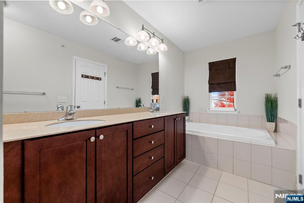 6 Creekside Court