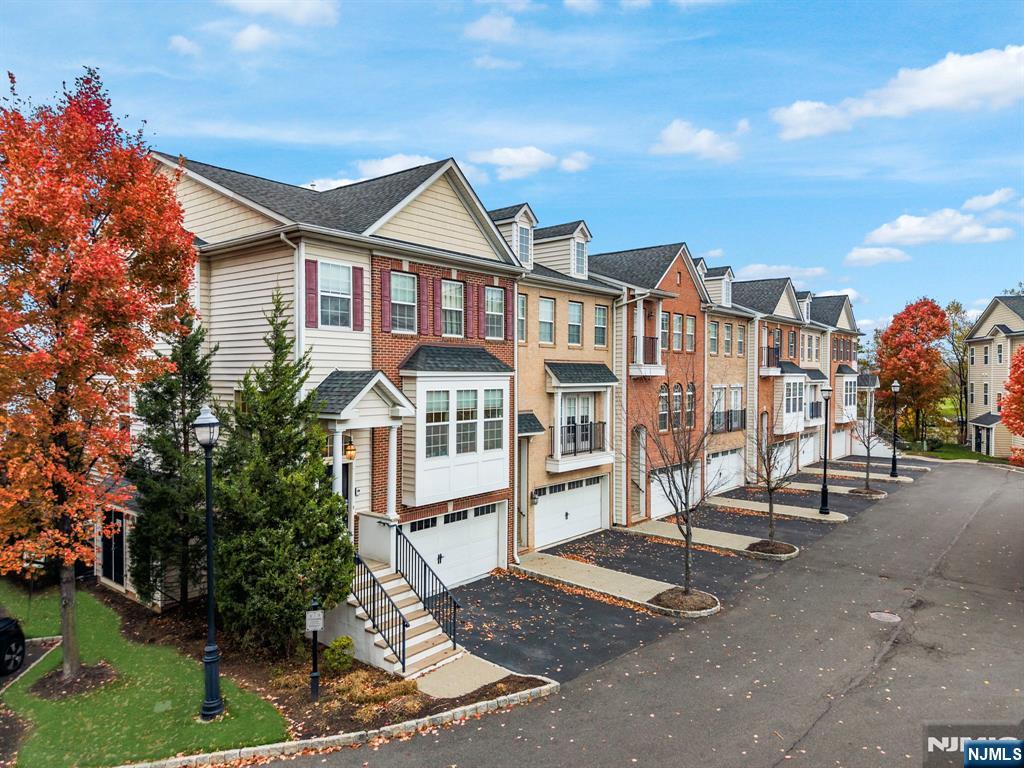 6 Creekside Court