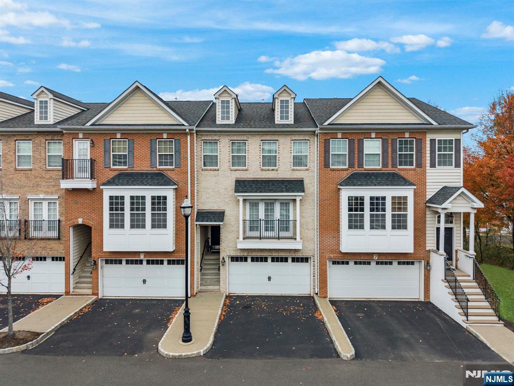 6 Creekside Court