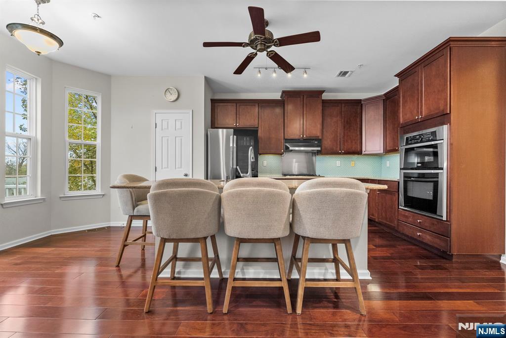 6 Creekside Court