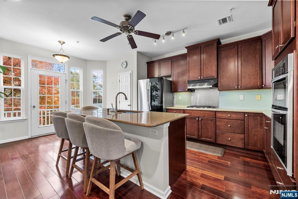 6 Creekside Court
