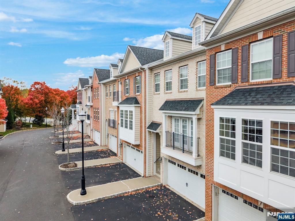 6 Creekside Court