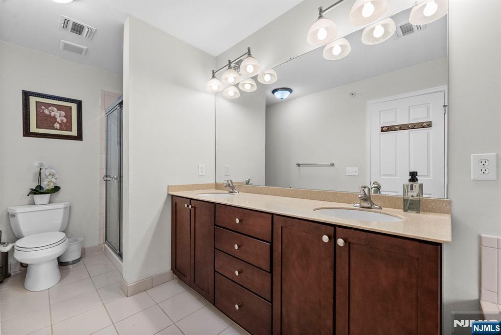 6 Creekside Court