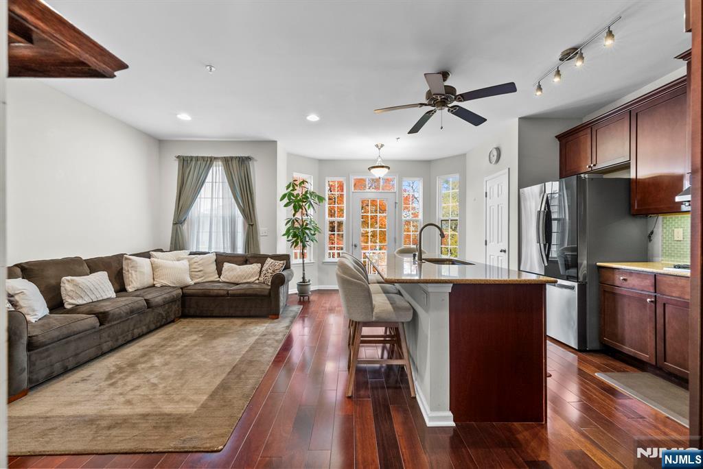 6 Creekside Court