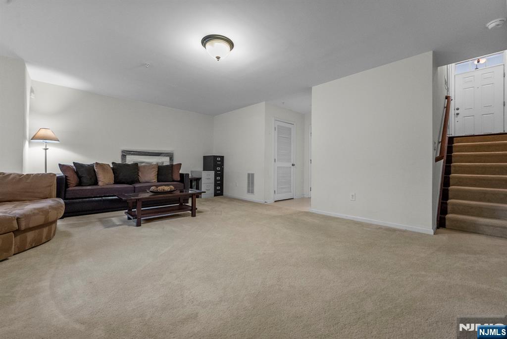 6 Creekside Court