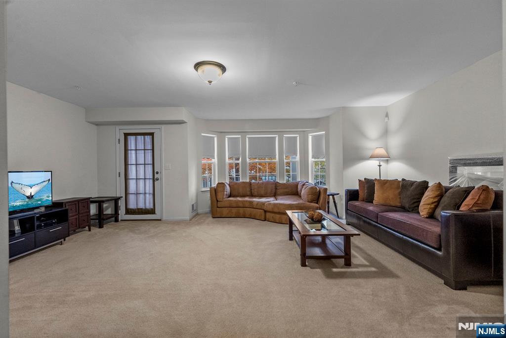 6 Creekside Court