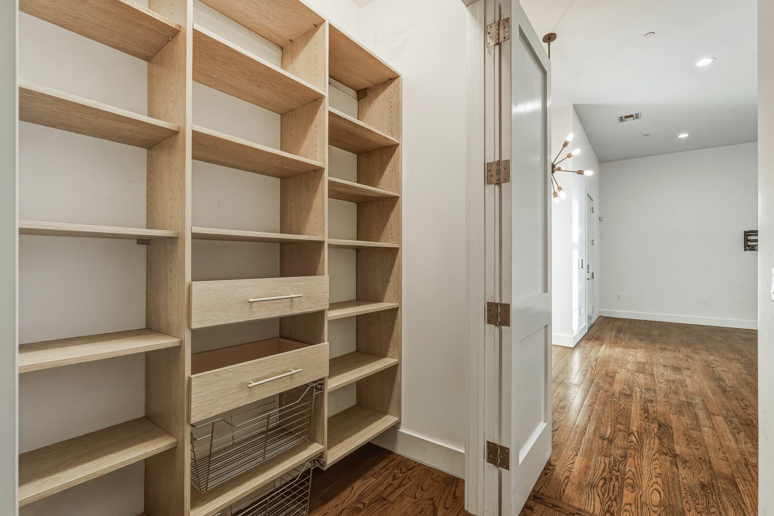 304 PAVONIA AVE Unit: 102