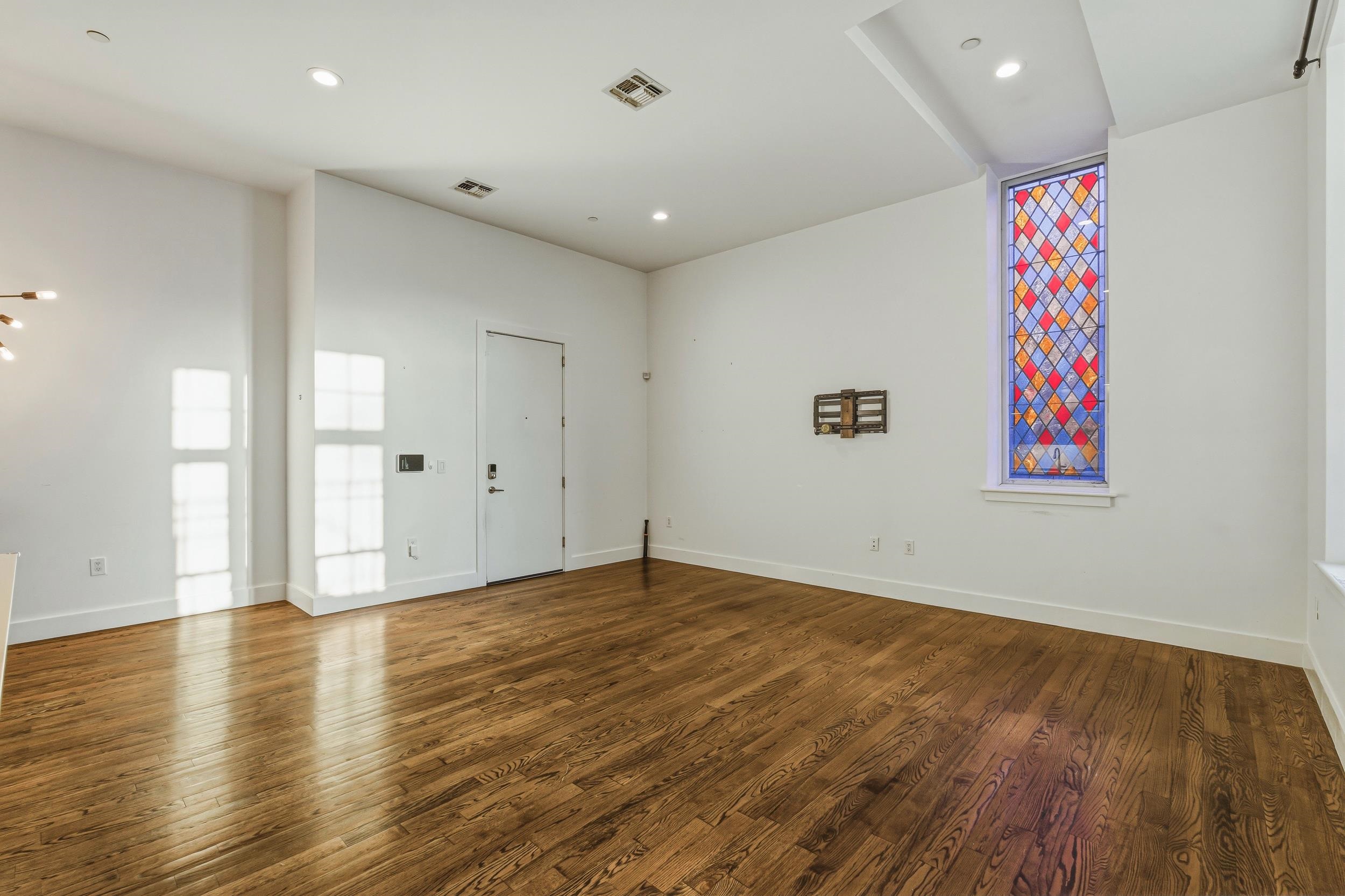 304 PAVONIA AVE Unit: 102