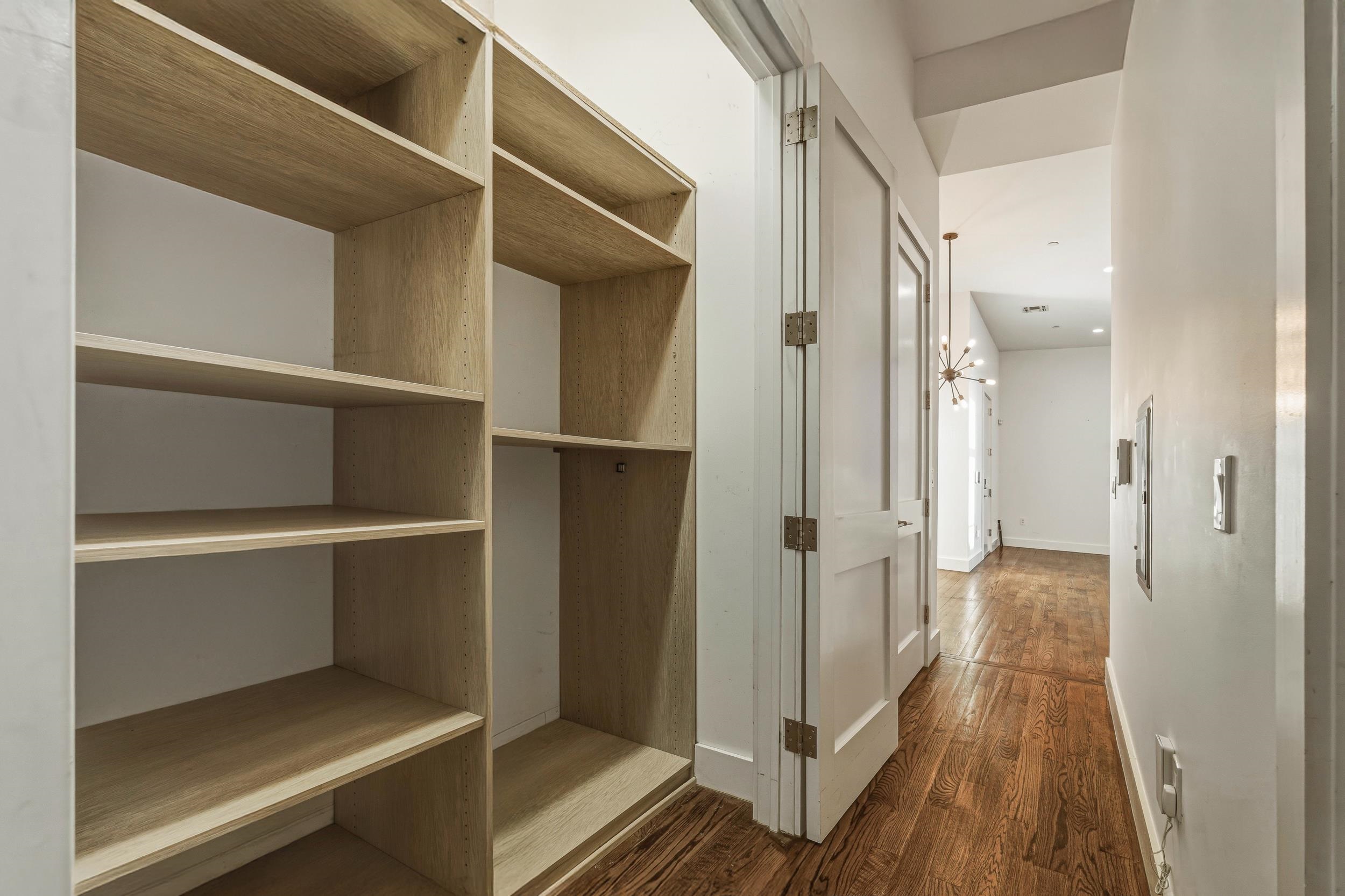 304 PAVONIA AVE Unit: 102